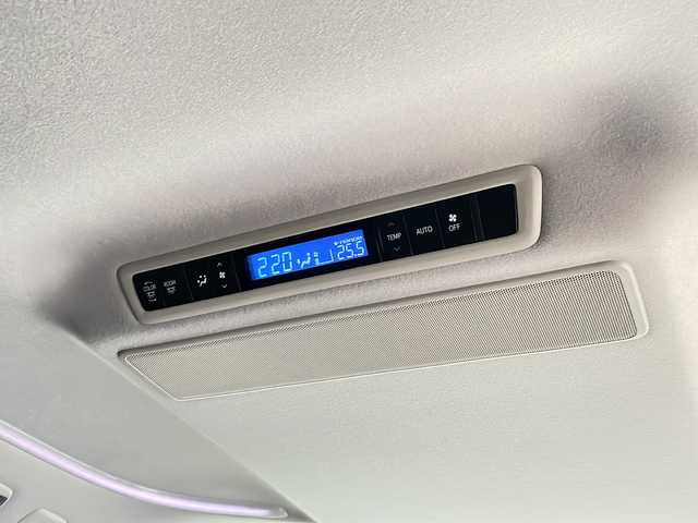 トヨタ ヴェルファイア ハイブリット ZR 青森県 2019(平31)年 11.2万km ホワイトパールクリスタルシャイン 4WD/OP寒冷地仕様/OP JBLプレミアムサウンド/純正SDナビ・フルセグTV/CD・DVD・Bluetooth・SD/OPパノラミックビューモニター/OPデジタルインナーミラー/黒合皮シート/前席エアシート・シートヒーター/両側パワースライドドア/OPパワーバックドア/セーフティセンス/プリクラッシュセーフティ/レーダークルーズコントロール/レーントレーシングアシスト/アダプティブハイビーム/インテリジェントクリアランスソナー/OPブラインドスポットモニター/前後ドライブレコーダー/ワイパーデアイサー/OP AC100V1500W/ビルトインETC2.0/OP3眼LEDヘッドライト/LEDフォグランプ/LEDリアフォグランプ/社外エアロ/社外車高調(純正車内)