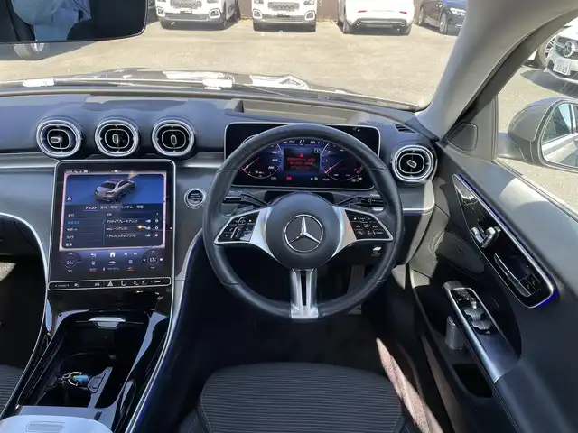 メルセデス・ベンツ Ｃ１８０ アバンギャルド 熊本県 2022(令4)年 2.9万km モハーベシルバー ・ワンオーナー/・スマートキー/・プッシュスタート/・アクティブディスタントアシスト/・アクティブステアリングアシスト/・アクティブレーンチェンジアシスト/・アクティブブレーキアシスト/・アクティブレーンアシスト/・ブラインドスポットモニター/・トラフィックサインアシスト/・アテンションアシスト/・パーキングアシスト/・ハイビームアシスト/・クルーズコントロール(追従式)/・ハーフレザーシート/・前席パワーシート/・前席シートヒーター/・純正メモリナビ/　【Bluetooth・USB・AppleCarPlay・AndroidAuto】/・フルセグTV/・全方位カメラ/・ETC2.0/・ドライブレコーダー(前後録画)/・パワートランク/・LEDヘッドランプ/・純正マット/・保証書/取説/・