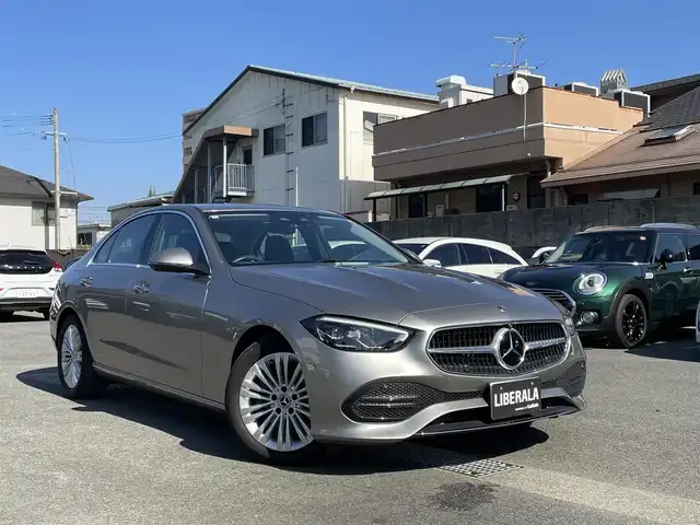メルセデス・ベンツ Ｃ１８０ アバンギャルド 熊本県 2022(令4)年 2.9万km モハーベシルバー ・ワンオーナー/・スマートキー/・プッシュスタート/・アクティブディスタントアシスト/・アクティブステアリングアシスト/・アクティブレーンチェンジアシスト/・アクティブブレーキアシスト/・アクティブレーンアシスト/・ブラインドスポットモニター/・トラフィックサインアシスト/・アテンションアシスト/・パーキングアシスト/・ハイビームアシスト/・クルーズコントロール(追従式)/・ハーフレザーシート/・前席パワーシート/・前席シートヒーター/・純正メモリナビ/　【Bluetooth・USB・AppleCarPlay・AndroidAuto】/・フルセグTV/・全方位カメラ/・ETC2.0/・ドライブレコーダー(前後録画)/・パワートランク/・LEDヘッドランプ/・純正マット/・保証書/取説/・