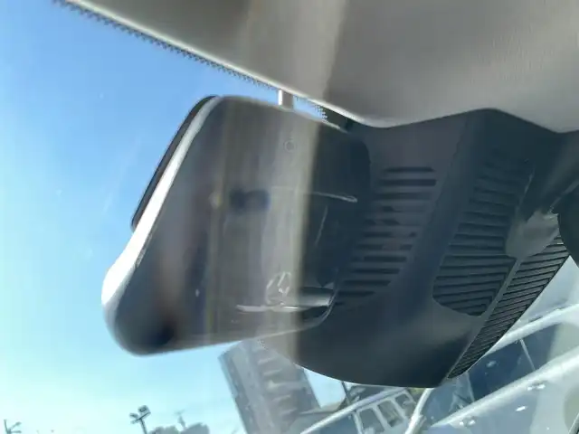 メルセデス・ベンツ Ｃ１８０ アバンギャルド 熊本県 2022(令4)年 2.9万km モハーベシルバー ・ワンオーナー/・スマートキー/・プッシュスタート/・アクティブディスタントアシスト/・アクティブステアリングアシスト/・アクティブレーンチェンジアシスト/・アクティブブレーキアシスト/・アクティブレーンアシスト/・ブラインドスポットモニター/・トラフィックサインアシスト/・アテンションアシスト/・パーキングアシスト/・ハイビームアシスト/・クルーズコントロール(追従式)/・ハーフレザーシート/・前席パワーシート/・前席シートヒーター/・純正メモリナビ/　【Bluetooth・USB・AppleCarPlay・AndroidAuto】/・フルセグTV/・全方位カメラ/・ETC2.0/・ドライブレコーダー(前後録画)/・パワートランク/・LEDヘッドランプ/・純正マット/・保証書/取説/・