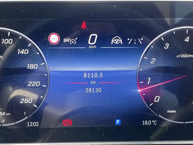 メルセデス・ベンツ Ｃ１８０ アバンギャルド 熊本県 2022(令4)年 2.9万km モハーベシルバー ・ワンオーナー/・スマートキー/・プッシュスタート/・アクティブディスタントアシスト/・アクティブステアリングアシスト/・アクティブレーンチェンジアシスト/・アクティブブレーキアシスト/・アクティブレーンアシスト/・ブラインドスポットモニター/・トラフィックサインアシスト/・アテンションアシスト/・パーキングアシスト/・ハイビームアシスト/・クルーズコントロール(追従式)/・ハーフレザーシート/・前席パワーシート/・前席シートヒーター/・純正メモリナビ/　【Bluetooth・USB・AppleCarPlay・AndroidAuto】/・フルセグTV/・全方位カメラ/・ETC2.0/・ドライブレコーダー(前後録画)/・パワートランク/・LEDヘッドランプ/・純正マット/・保証書/取説/・