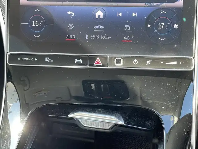 メルセデス・ベンツ Ｃ１８０ アバンギャルド 熊本県 2022(令4)年 2.9万km モハーベシルバー ・ワンオーナー/・スマートキー/・プッシュスタート/・アクティブディスタントアシスト/・アクティブステアリングアシスト/・アクティブレーンチェンジアシスト/・アクティブブレーキアシスト/・アクティブレーンアシスト/・ブラインドスポットモニター/・トラフィックサインアシスト/・アテンションアシスト/・パーキングアシスト/・ハイビームアシスト/・クルーズコントロール(追従式)/・ハーフレザーシート/・前席パワーシート/・前席シートヒーター/・純正メモリナビ/　【Bluetooth・USB・AppleCarPlay・AndroidAuto】/・フルセグTV/・全方位カメラ/・ETC2.0/・ドライブレコーダー(前後録画)/・パワートランク/・LEDヘッドランプ/・純正マット/・保証書/取説/・