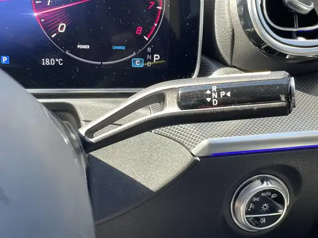 メルセデス・ベンツ Ｃ１８０ アバンギャルド 熊本県 2022(令4)年 2.9万km モハーベシルバー ・ワンオーナー/・スマートキー/・プッシュスタート/・アクティブディスタントアシスト/・アクティブステアリングアシスト/・アクティブレーンチェンジアシスト/・アクティブブレーキアシスト/・アクティブレーンアシスト/・ブラインドスポットモニター/・トラフィックサインアシスト/・アテンションアシスト/・パーキングアシスト/・ハイビームアシスト/・クルーズコントロール(追従式)/・ハーフレザーシート/・前席パワーシート/・前席シートヒーター/・純正メモリナビ/　【Bluetooth・USB・AppleCarPlay・AndroidAuto】/・フルセグTV/・全方位カメラ/・ETC2.0/・ドライブレコーダー(前後録画)/・パワートランク/・LEDヘッドランプ/・純正マット/・保証書/取説/・