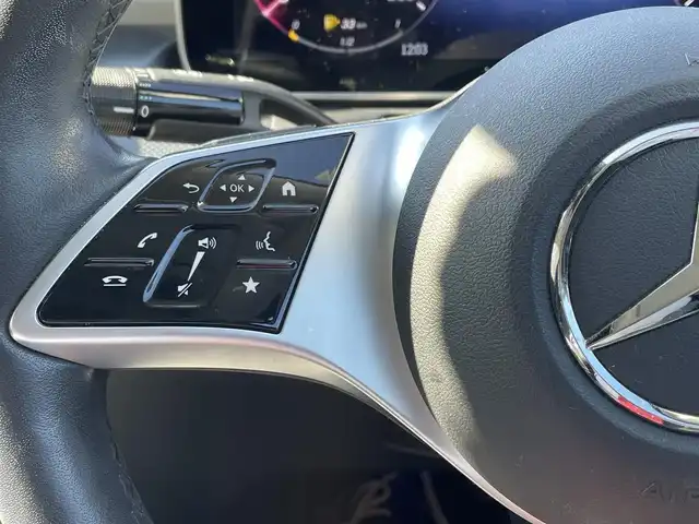 メルセデス・ベンツ Ｃ１８０ アバンギャルド 熊本県 2022(令4)年 2.9万km モハーベシルバー ・ワンオーナー/・スマートキー/・プッシュスタート/・アクティブディスタントアシスト/・アクティブステアリングアシスト/・アクティブレーンチェンジアシスト/・アクティブブレーキアシスト/・アクティブレーンアシスト/・ブラインドスポットモニター/・トラフィックサインアシスト/・アテンションアシスト/・パーキングアシスト/・ハイビームアシスト/・クルーズコントロール(追従式)/・ハーフレザーシート/・前席パワーシート/・前席シートヒーター/・純正メモリナビ/　【Bluetooth・USB・AppleCarPlay・AndroidAuto】/・フルセグTV/・全方位カメラ/・ETC2.0/・ドライブレコーダー(前後録画)/・パワートランク/・LEDヘッドランプ/・純正マット/・保証書/取説/・