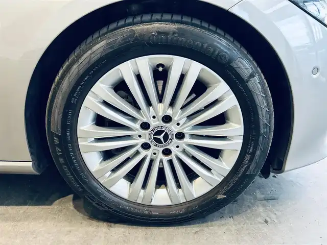 メルセデス・ベンツ Ｃ１８０ アバンギャルド 大阪府 2022(令4)年 2.9万km モハーベシルバー ・ワンオーナー/・スマートキー/・プッシュスタート/・アクティブディスタントアシスト/・アクティブステアリングアシスト/・アクティブレーンチェンジアシスト/・アクティブブレーキアシスト/・アクティブレーンアシスト/・ブラインドスポットモニター/・トラフィックサインアシスト/・アテンションアシスト/・パーキングアシスト/・ハイビームアシスト/・クルーズコントロール(追従式)/・ハーフレザーシート/・前席パワーシート/・前席シートヒーター/・純正メモリナビ/　【Bluetooth・USB・AppleCarPlay・AndroidAuto】/・フルセグTV/・全方位カメラ/・ETC2.0/・ドライブレコーダー(前後録画)/・パワートランク/・LEDヘッドランプ/・純正マット/・保証書/取説/・