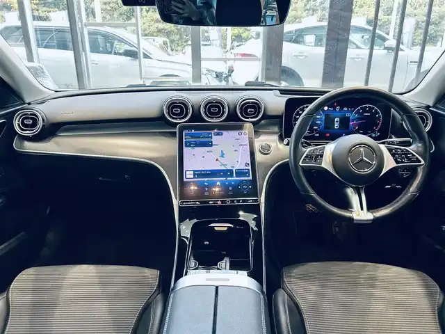 メルセデス・ベンツ Ｃ１８０ アバンギャルド 大阪府 2022(令4)年 2.9万km モハーベシルバー ・ワンオーナー/・スマートキー/・プッシュスタート/・アクティブディスタントアシスト/・アクティブステアリングアシスト/・アクティブレーンチェンジアシスト/・アクティブブレーキアシスト/・アクティブレーンアシスト/・ブラインドスポットモニター/・トラフィックサインアシスト/・アテンションアシスト/・パーキングアシスト/・ハイビームアシスト/・クルーズコントロール(追従式)/・ハーフレザーシート/・前席パワーシート/・前席シートヒーター/・純正メモリナビ/　【Bluetooth・USB・AppleCarPlay・AndroidAuto】/・フルセグTV/・全方位カメラ/・ETC2.0/・ドライブレコーダー(前後録画)/・パワートランク/・LEDヘッドランプ/・純正マット/・保証書/取説/・
