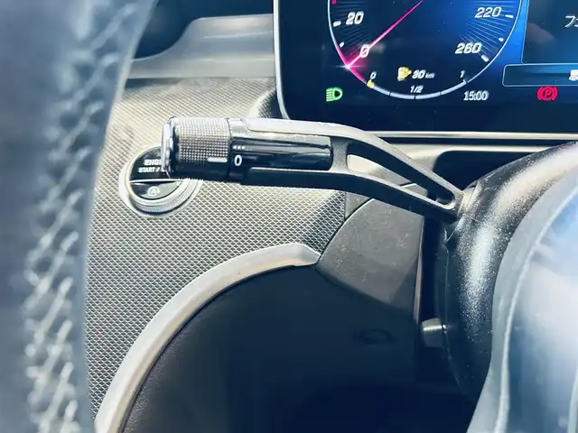 メルセデス・ベンツ Ｃ１８０ アバンギャルド 大阪府 2022(令4)年 2.9万km モハーベシルバー ・ワンオーナー/・スマートキー/・プッシュスタート/・アクティブディスタントアシスト/・アクティブステアリングアシスト/・アクティブレーンチェンジアシスト/・アクティブブレーキアシスト/・アクティブレーンアシスト/・ブラインドスポットモニター/・トラフィックサインアシスト/・アテンションアシスト/・パーキングアシスト/・ハイビームアシスト/・クルーズコントロール(追従式)/・ハーフレザーシート/・前席パワーシート/・前席シートヒーター/・純正メモリナビ/　【Bluetooth・USB・AppleCarPlay・AndroidAuto】/・フルセグTV/・全方位カメラ/・ETC2.0/・ドライブレコーダー(前後録画)/・パワートランク/・LEDヘッドランプ/・純正マット/・保証書/取説/・