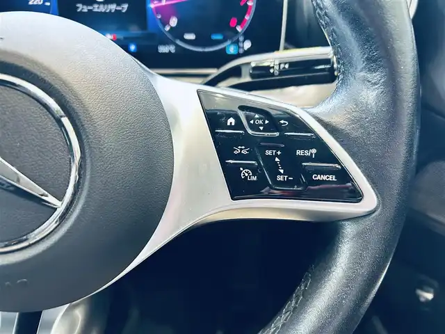 メルセデス・ベンツ Ｃ１８０ アバンギャルド 大阪府 2022(令4)年 2.9万km モハーベシルバー ・ワンオーナー/・スマートキー/・プッシュスタート/・アクティブディスタントアシスト/・アクティブステアリングアシスト/・アクティブレーンチェンジアシスト/・アクティブブレーキアシスト/・アクティブレーンアシスト/・ブラインドスポットモニター/・トラフィックサインアシスト/・アテンションアシスト/・パーキングアシスト/・ハイビームアシスト/・クルーズコントロール(追従式)/・ハーフレザーシート/・前席パワーシート/・前席シートヒーター/・純正メモリナビ/　【Bluetooth・USB・AppleCarPlay・AndroidAuto】/・フルセグTV/・全方位カメラ/・ETC2.0/・ドライブレコーダー(前後録画)/・パワートランク/・LEDヘッドランプ/・純正マット/・保証書/取説/・