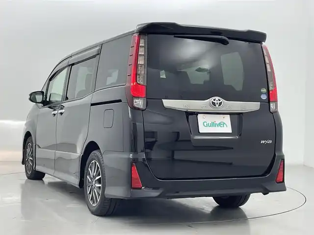 トヨタ ノア Si ダブルバイビー 熊本県 2017(平29)年 5.8万km ブラック 禁煙車　/アルパインナビEX10（ＢＴ・フルセグ・CD・ＤＶＤ・SD）/アルパインフリップダウンモニター　/バックカメラ　/ビルトインＥＴＣ　/クルーズコントロール/両側パワースライドドア　/衝突軽減ブレーキ　/先行車発進お知らせ機能/横滑り防止　/アイドリングストップ/純正フロアマット/純正16インチAW/オートライト/オートマチックハイビーム/LEDヘッドライト/フォグランプ/スマートキー/プッシュスタート