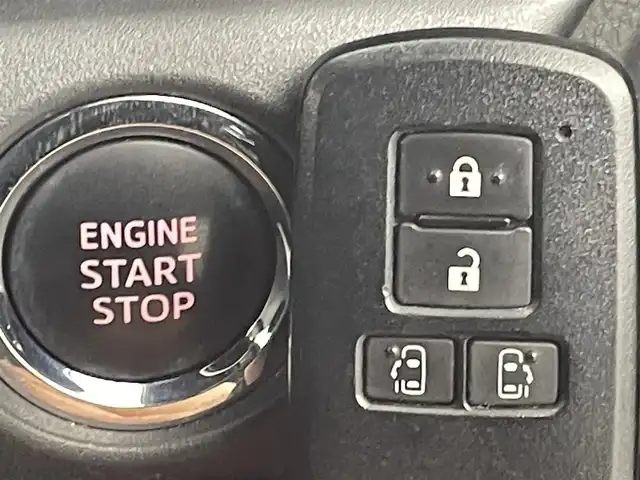 トヨタ ノア Si ダブルバイビー 熊本県 2017(平29)年 5.8万km ブラック 禁煙車　/アルパインナビEX10（ＢＴ・フルセグ・CD・ＤＶＤ・SD）/アルパインフリップダウンモニター　/バックカメラ　/ビルトインＥＴＣ　/クルーズコントロール/両側パワースライドドア　/衝突軽減ブレーキ　/先行車発進お知らせ機能/横滑り防止　/アイドリングストップ/純正フロアマット/純正16インチAW/オートライト/オートマチックハイビーム/LEDヘッドライト/フォグランプ/スマートキー/プッシュスタート