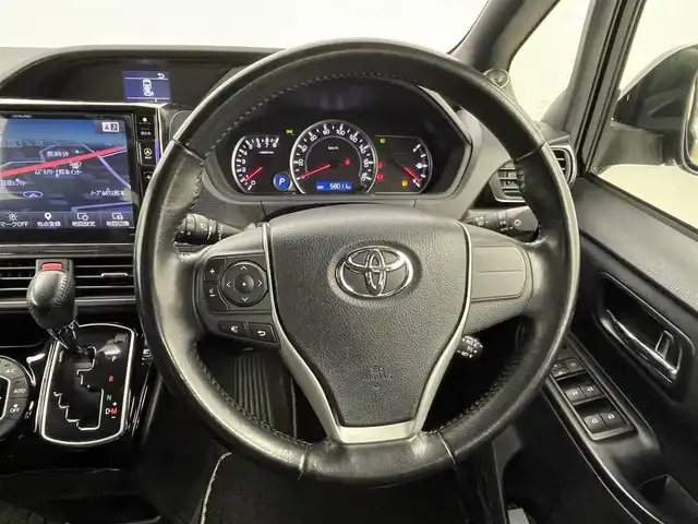 トヨタ ノア Si ダブルバイビー 熊本県 2017(平29)年 5.8万km ブラック 禁煙車　/アルパインナビEX10（ＢＴ・フルセグ・CD・ＤＶＤ・SD）/アルパインフリップダウンモニター　/バックカメラ　/ビルトインＥＴＣ　/クルーズコントロール/両側パワースライドドア　/衝突軽減ブレーキ　/先行車発進お知らせ機能/横滑り防止　/アイドリングストップ/純正フロアマット/純正16インチAW/オートライト/オートマチックハイビーム/LEDヘッドライト/フォグランプ/スマートキー/プッシュスタート