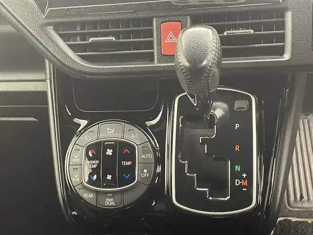 トヨタ ノア Si ダブルバイビー 熊本県 2017(平29)年 5.8万km ブラック 禁煙車　/アルパインナビEX10（ＢＴ・フルセグ・CD・ＤＶＤ・SD）/アルパインフリップダウンモニター　/バックカメラ　/ビルトインＥＴＣ　/クルーズコントロール/両側パワースライドドア　/衝突軽減ブレーキ　/先行車発進お知らせ機能/横滑り防止　/アイドリングストップ/純正フロアマット/純正16インチAW/オートライト/オートマチックハイビーム/LEDヘッドライト/フォグランプ/スマートキー/プッシュスタート