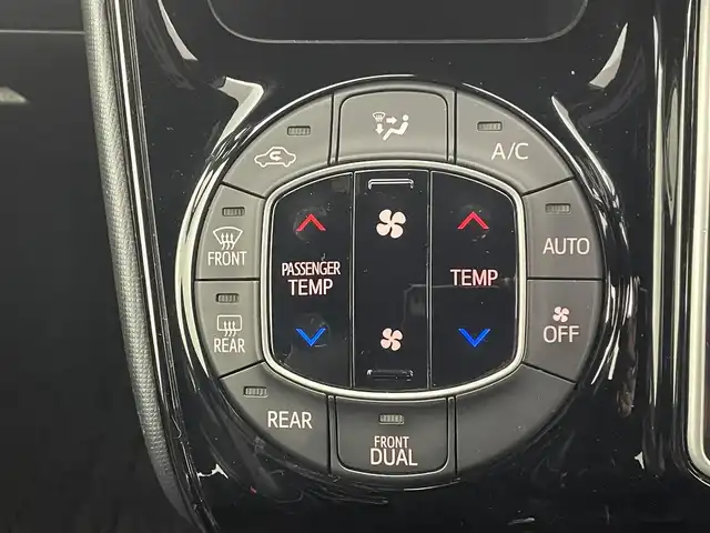 トヨタ ノア Si ダブルバイビー 熊本県 2017(平29)年 5.8万km ブラック 禁煙車　/アルパインナビEX10（ＢＴ・フルセグ・CD・ＤＶＤ・SD）/アルパインフリップダウンモニター　/バックカメラ　/ビルトインＥＴＣ　/クルーズコントロール/両側パワースライドドア　/衝突軽減ブレーキ　/先行車発進お知らせ機能/横滑り防止　/アイドリングストップ/純正フロアマット/純正16インチAW/オートライト/オートマチックハイビーム/LEDヘッドライト/フォグランプ/スマートキー/プッシュスタート