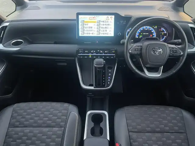トヨタ ヴォクシー ハイブリッド S－Z 群馬県 2023(令5)年 2.4万km アティチュードブラックマイカ ワンオーナー/純正メモリナビ、地デジ、Bluetooth、CD/バックカメラ/ウインカーミラー/プリクラッシュセーフティ/ブラインドスポットモニター/レーダークルーズコントロール/革巻きステア/前席シートヒーター/ハーフレザーシート/純正フリップダウンモニター/両側パワースライドドア/社外ドライブレコーダー（前後録画）/LEDヘッドライト/ビルトインETC２．０/クリアランスソナー（前後）/オートステップ/AC100V電源/ミラーキャスト/整備手帳、取説