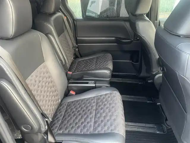 トヨタ ヴォクシー ハイブリッド S－Z 群馬県 2023(令5)年 2.4万km アティチュードブラックマイカ ワンオーナー/純正メモリナビ、地デジ、Bluetooth、CD/バックカメラ/ウインカーミラー/プリクラッシュセーフティ/ブラインドスポットモニター/レーダークルーズコントロール/革巻きステア/前席シートヒーター/ハーフレザーシート/純正フリップダウンモニター/両側パワースライドドア/社外ドライブレコーダー（前後録画）/LEDヘッドライト/ビルトインETC２．０/クリアランスソナー（前後）/オートステップ/AC100V電源/ミラーキャスト/整備手帳、取説