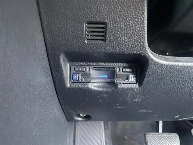 トヨタ ヴォクシー ハイブリッド S－Z 群馬県 2023(令5)年 2.4万km アティチュードブラックマイカ ワンオーナー/純正メモリナビ、地デジ、Bluetooth、CD/バックカメラ/ウインカーミラー/プリクラッシュセーフティ/ブラインドスポットモニター/レーダークルーズコントロール/革巻きステア/前席シートヒーター/ハーフレザーシート/純正フリップダウンモニター/両側パワースライドドア/社外ドライブレコーダー（前後録画）/LEDヘッドライト/ビルトインETC２．０/クリアランスソナー（前後）/オートステップ/AC100V電源/ミラーキャスト/整備手帳、取説