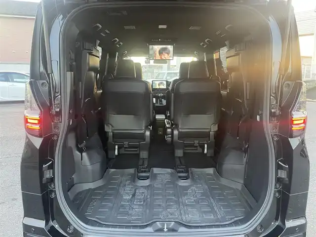 トヨタ ヴォクシー ハイブリッド S－Z 群馬県 2023(令5)年 2.4万km アティチュードブラックマイカ ワンオーナー/純正メモリナビ、地デジ、Bluetooth、CD/バックカメラ/ウインカーミラー/プリクラッシュセーフティ/ブラインドスポットモニター/レーダークルーズコントロール/革巻きステア/前席シートヒーター/ハーフレザーシート/純正フリップダウンモニター/両側パワースライドドア/社外ドライブレコーダー（前後録画）/LEDヘッドライト/ビルトインETC２．０/クリアランスソナー（前後）/オートステップ/AC100V電源/ミラーキャスト/整備手帳、取説