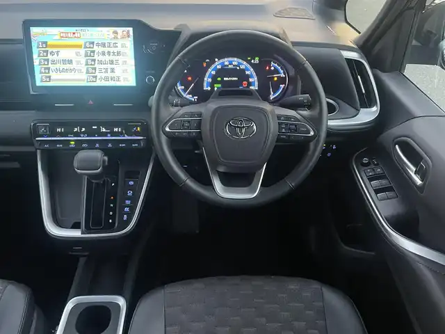 トヨタ ヴォクシー ハイブリッド S－Z 群馬県 2023(令5)年 2.4万km アティチュードブラックマイカ ワンオーナー/純正メモリナビ、地デジ、Bluetooth、CD/バックカメラ/ウインカーミラー/プリクラッシュセーフティ/ブラインドスポットモニター/レーダークルーズコントロール/革巻きステア/前席シートヒーター/ハーフレザーシート/純正フリップダウンモニター/両側パワースライドドア/社外ドライブレコーダー（前後録画）/LEDヘッドライト/ビルトインETC２．０/クリアランスソナー（前後）/オートステップ/AC100V電源/ミラーキャスト/整備手帳、取説