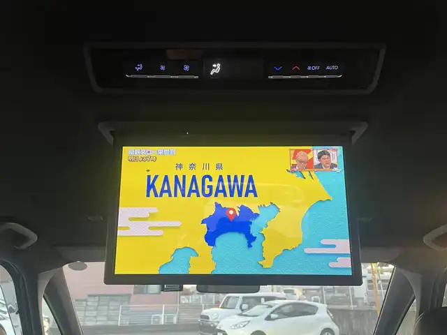 トヨタ ヴォクシー ハイブリッド S－Z 群馬県 2023(令5)年 2.4万km アティチュードブラックマイカ ワンオーナー/純正メモリナビ、地デジ、Bluetooth、CD/バックカメラ/ウインカーミラー/プリクラッシュセーフティ/ブラインドスポットモニター/レーダークルーズコントロール/革巻きステア/前席シートヒーター/ハーフレザーシート/純正フリップダウンモニター/両側パワースライドドア/社外ドライブレコーダー（前後録画）/LEDヘッドライト/ビルトインETC２．０/クリアランスソナー（前後）/オートステップ/AC100V電源/ミラーキャスト/整備手帳、取説