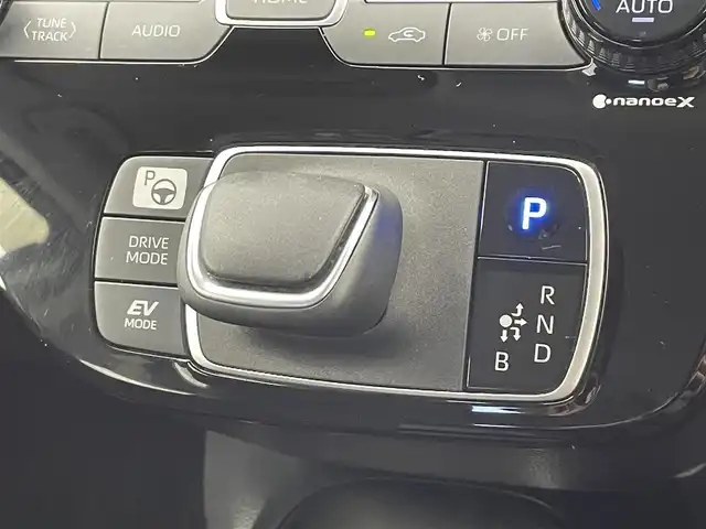 トヨタ アクア Z 富山県 2023(令5)年 1.3万km プラチナホワイトパールマイカ 純正10.5インチディスプレイオーディオ/（AM/FM/USB/BT/Miracast）/フルセグＴＶ/パノラミックビューモニター/ヘッドアップディスプレイ/モデリスタフロント/サイド/リアスポイラー/レーダークルーズコントロール/プリクラッシュセーフティ/アドバンスドパーク/レーンディパーチャーアラート/ブラインドスポットモニター/オートマチックハイビーム/クリアランスソナー/ビルトインＥＴＣ2.0/100V充電/スマートキー/プッシュスタート/ドアバイザー/純正フロアマット/保証書