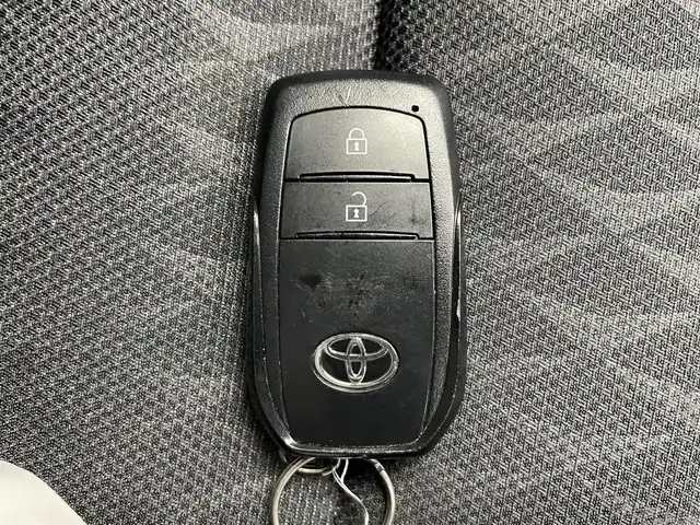 トヨタ アクア Z 富山県 2023(令5)年 1.3万km プラチナホワイトパールマイカ 純正10.5インチディスプレイオーディオ/（AM/FM/USB/BT/Miracast）/フルセグＴＶ/パノラミックビューモニター/ヘッドアップディスプレイ/モデリスタフロント/サイド/リアスポイラー/レーダークルーズコントロール/プリクラッシュセーフティ/アドバンスドパーク/レーンディパーチャーアラート/ブラインドスポットモニター/オートマチックハイビーム/クリアランスソナー/ビルトインＥＴＣ2.0/100V充電/スマートキー/プッシュスタート/ドアバイザー/純正フロアマット/保証書