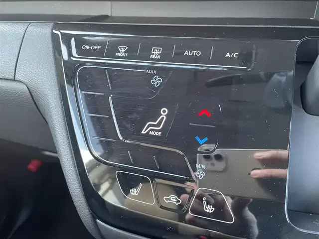 日産 ルークス HWS X プロパイロットED 新潟県 2022(令4)年 1.9万km ホワイトパール 純正9インチナビ(MM321D-L)/(AM/FM/CD/DVD/Bluetooth)/フルセグTV/プロパイロット/エマージェンシーブレーキ/レーンキープアシスト/アラウンドビューモニター/バックカメラ/両側パワースライドドア/ドライブレコーダー/D/N席シートヒーター/LEDヘッドライト/ビルトインETC/電動パーキング/SOSコール/コーナーセンサー/スマートキー/スペアキー×1/プッシュスタート/アイドリングストップ/ステアリングスイッチ/電動格納ミラー/純正14インチアルミホイール/取扱説明書/保証書