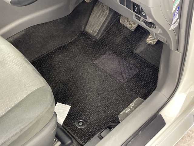 トヨタ プリウス α G 群馬県 2013(平25)年 3.7万km ホワイトパールクリスタルシャイン ３列シート　アルパイン後席モニター　アルパイン8型ナビ　バックカメラ　フルセグTV　ETC　LEDヘッドライト　ステアリングリモコン　スマートキー　衝突被害軽減ブレーキ　クルーズコントロール　禁煙車