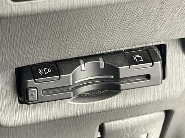 トヨタ プリウス α G 群馬県 2013(平25)年 3.7万km ホワイトパールクリスタルシャイン ３列シート　アルパイン後席モニター　アルパイン8型ナビ　バックカメラ　フルセグTV　ETC　LEDヘッドライト　ステアリングリモコン　スマートキー　衝突被害軽減ブレーキ　クルーズコントロール　禁煙車