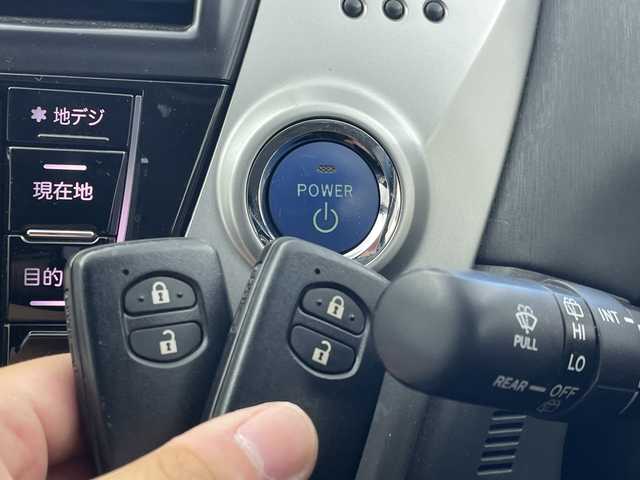 トヨタ プリウス α G 群馬県 2013(平25)年 3.7万km ホワイトパールクリスタルシャイン ３列シート　アルパイン後席モニター　アルパイン8型ナビ　バックカメラ　フルセグTV　ETC　LEDヘッドライト　ステアリングリモコン　スマートキー　衝突被害軽減ブレーキ　クルーズコントロール　禁煙車