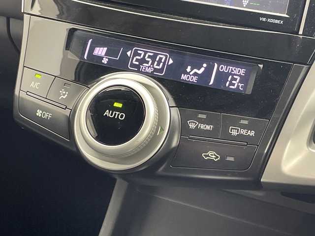 トヨタ プリウス α G 群馬県 2013(平25)年 3.7万km ホワイトパールクリスタルシャイン ３列シート　アルパイン後席モニター　アルパイン8型ナビ　バックカメラ　フルセグTV　ETC　LEDヘッドライト　ステアリングリモコン　スマートキー　衝突被害軽減ブレーキ　クルーズコントロール　禁煙車