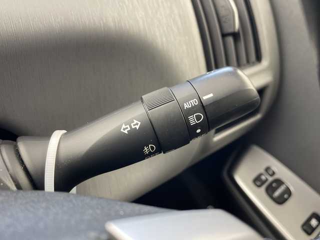 トヨタ プリウス α G 群馬県 2013(平25)年 3.7万km ホワイトパールクリスタルシャイン ３列シート　アルパイン後席モニター　アルパイン8型ナビ　バックカメラ　フルセグTV　ETC　LEDヘッドライト　ステアリングリモコン　スマートキー　衝突被害軽減ブレーキ　クルーズコントロール　禁煙車