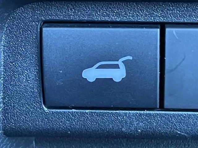 三菱 アウトランダー ＰＨＥＶ P 東京都 2023(令5)年 2.5万km 黒 純正９型ナビ　/サンルーフ　/ＢＯＳＥサウンド　/全周囲カメラ　/追従クルコン　/全席シートヒーター　/パワーシート　/ハンドルヒーター　/電動リア　/置型充電　/AC100V　/パドルシフト　/純正20インチAW　/禁煙