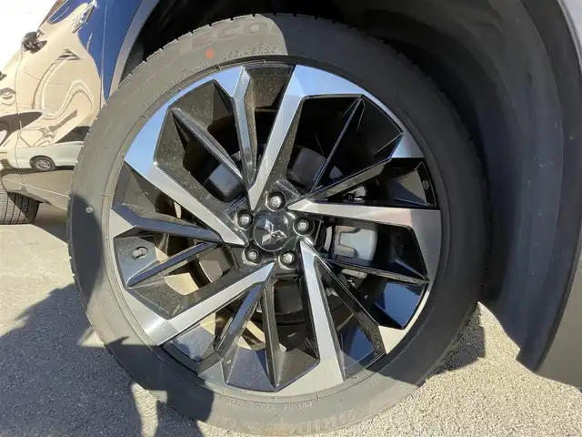 三菱 アウトランダー ＰＨＥＶ P 東京都 2023(令5)年 2.5万km 黒 純正９型ナビ　/サンルーフ　/ＢＯＳＥサウンド　/全周囲カメラ　/追従クルコン　/全席シートヒーター　/パワーシート　/ハンドルヒーター　/電動リア　/置型充電　/AC100V　/パドルシフト　/純正20インチAW　/禁煙