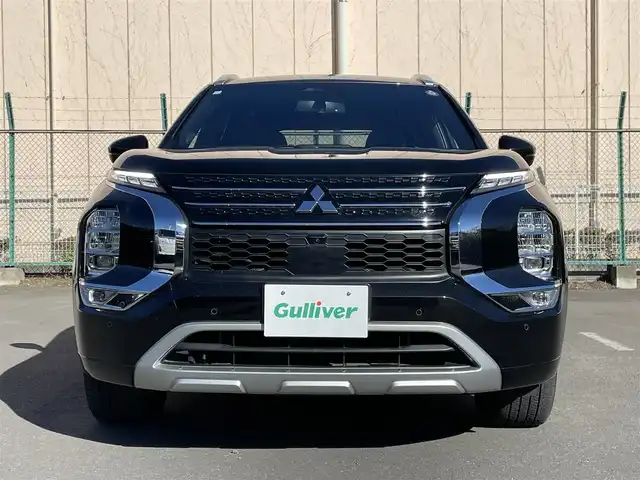 三菱 アウトランダー ＰＨＥＶ P 東京都 2023(令5)年 2.5万km 黒 純正９型ナビ　/サンルーフ　/ＢＯＳＥサウンド　/全周囲カメラ　/追従クルコン　/全席シートヒーター　/パワーシート　/ハンドルヒーター　/電動リア　/置型充電　/AC100V　/パドルシフト　/純正20インチAW　/禁煙