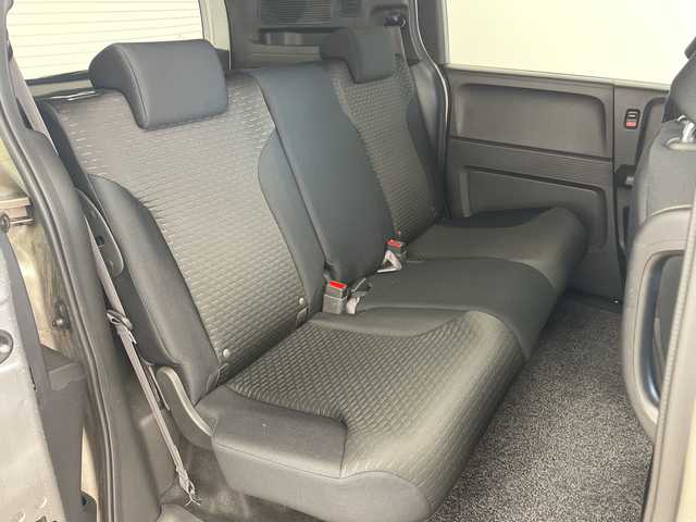 ホンダ フリード スパイク G ジャストセレクション 兵庫県 2011(平23)年 5.5万km アラバスターシルバーメタリック ・リモコンキー/・HIDヘッドライト/・オートライト/・社外１４インチアルミホイール/・フロアマット/・ドアバイザー/・ABS