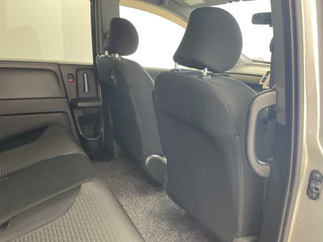 ホンダ フリード スパイク G ジャストセレクション 兵庫県 2011(平23)年 5.5万km アラバスターシルバーメタリック ・リモコンキー/・HIDヘッドライト/・オートライト/・社外１４インチアルミホイール/・フロアマット/・ドアバイザー/・ABS