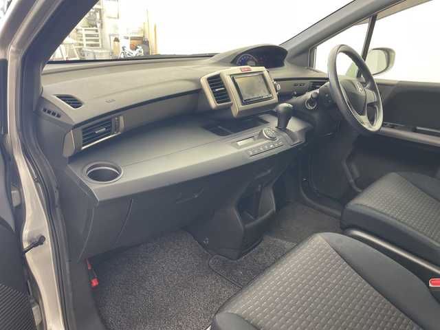 ホンダ フリード スパイク G ジャストセレクション 兵庫県 2011(平23)年 5.5万km アラバスターシルバーメタリック ・リモコンキー/・HIDヘッドライト/・オートライト/・社外１４インチアルミホイール/・フロアマット/・ドアバイザー/・ABS