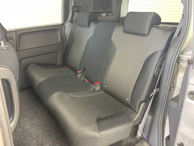 ホンダ フリード スパイク G ジャストセレクション 兵庫県 2011(平23)年 5.5万km アラバスターシルバーメタリック ・リモコンキー/・HIDヘッドライト/・オートライト/・社外１４インチアルミホイール/・フロアマット/・ドアバイザー/・ABS