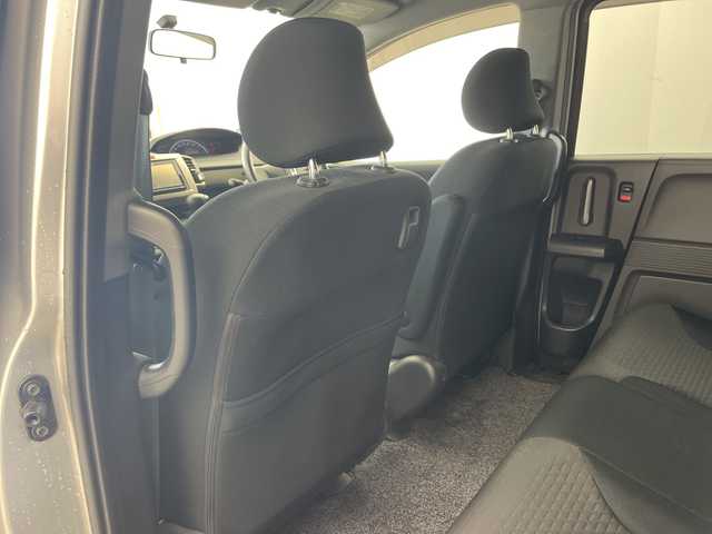 ホンダ フリード スパイク G ジャストセレクション 兵庫県 2011(平23)年 5.5万km アラバスターシルバーメタリック ・リモコンキー/・HIDヘッドライト/・オートライト/・社外１４インチアルミホイール/・フロアマット/・ドアバイザー/・ABS