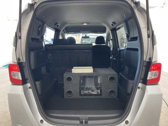 ホンダ フリード スパイク G ジャストセレクション 兵庫県 2011(平23)年 5.5万km アラバスターシルバーメタリック ・リモコンキー/・HIDヘッドライト/・オートライト/・社外１４インチアルミホイール/・フロアマット/・ドアバイザー/・ABS