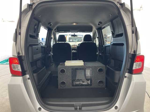 ホンダ フリード スパイク G ジャストセレクション 兵庫県 2011(平23)年 5.5万km アラバスターシルバーメタリック ・リモコンキー/・HIDヘッドライト/・オートライト/・社外１４インチアルミホイール/・フロアマット/・ドアバイザー/・ABS