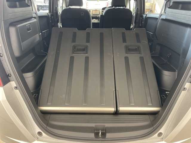 ホンダ フリード スパイク G ジャストセレクション 兵庫県 2011(平23)年 5.5万km アラバスターシルバーメタリック ・リモコンキー/・HIDヘッドライト/・オートライト/・社外１４インチアルミホイール/・フロアマット/・ドアバイザー/・ABS