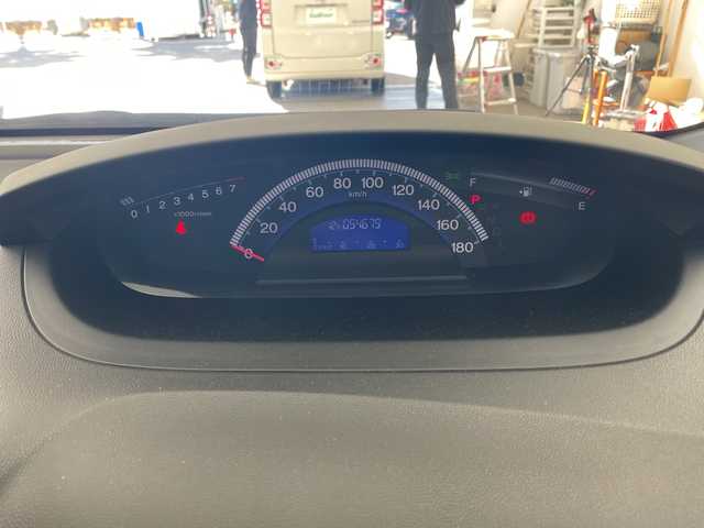 ホンダ フリード スパイク G ジャストセレクション 兵庫県 2011(平23)年 5.5万km アラバスターシルバーメタリック ・リモコンキー/・HIDヘッドライト/・オートライト/・社外１４インチアルミホイール/・フロアマット/・ドアバイザー/・ABS