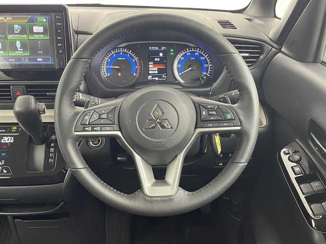 三菱 デリカミニ T プレミアム 埼玉県 2025(令7)年 0.1千km アメジストブラック/シルキーホワイト 届出済未使用車　純正９インチディスプレイオーディオ　マイパイロット　レーダークルーズコントロール　両側パワースライドドア　ステアリングヒーター　シートヒーター　オートホールド　純正アルミ　ＬＥＤライト