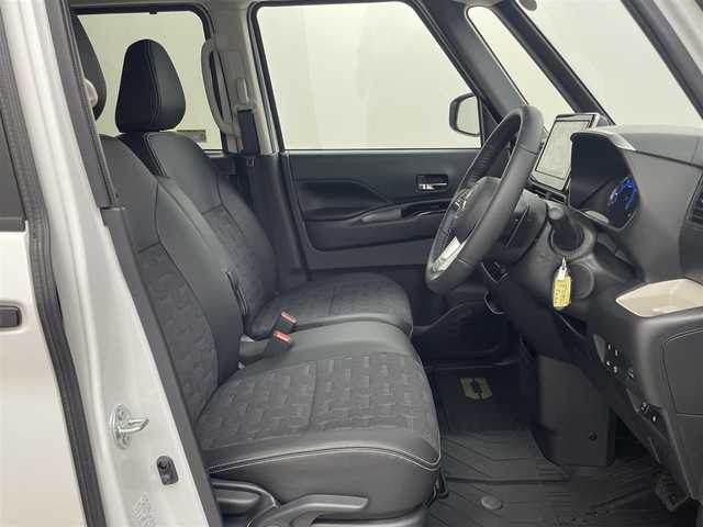 三菱 デリカミニ T プレミアム 埼玉県 2025(令7)年 0.1千km アメジストブラック/シルキーホワイト 届出済未使用車　純正９インチディスプレイオーディオ　マイパイロット　レーダークルーズコントロール　両側パワースライドドア　ステアリングヒーター　シートヒーター　オートホールド　純正アルミ　ＬＥＤライト