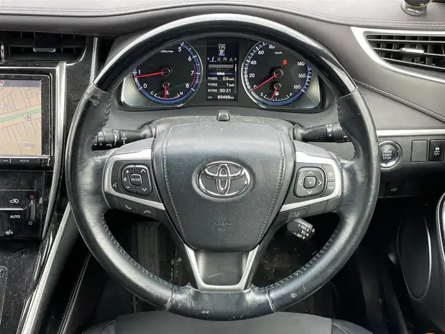 トヨタ ハリアー プレミアム スタイルモーヴ 道央・札幌 2016(平28)年 9万km ホワイトパールクリスタルシャイン サンルーフ/モデリスタエアロ/純正ディーラーOPナビ/CD/DVD/BT/フルセグ/社外後席モニター/横滑り防止装置/クルーズコントロール/レーンキープアシスト/バックカメラ/ビルトインETC/アイドリングストップ/ECOMODE/PWRMODE/パワーバックドア/前席パワーシート/D席メモリーシート/前席シートヒーター/ハーフレザーシート/革巻きウッドコンビステアリング/ステアリングリモコン/MTモード付AT/プッシュスタート/スマートキー/LEDヘッドライト/オートライト/オートハイビーム/フォグランプ/電動格納ミラー/ウィンカーミラー/純正フロアマット/ドアバイザー/社外スピーカー