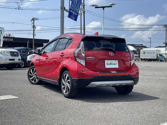 トヨタ アクア X－URBAN ソリッド 新潟県 2017(平29)年 7.7万km スーパーレッドⅤ ワンオーナー/ALPINE製ナビ:EX8V/バックカメラ/衝突軽減システム/レーンキープアシスト/オートマチックハイビーム/ルーフレール/純正アルミホイール/LEDヘッドライト/ETC/取扱説明書/保証書
