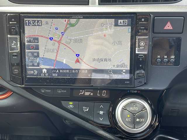 トヨタ アクア X－URBAN ソリッド 新潟県 2017(平29)年 7.7万km スーパーレッドⅤ ワンオーナー/ALPINE製ナビ:EX8V/バックカメラ/衝突軽減システム/レーンキープアシスト/オートマチックハイビーム/ルーフレール/純正アルミホイール/LEDヘッドライト/ETC/取扱説明書/保証書