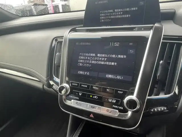 トヨタ クラウン ハイブリッド RS アドバンス 愛知県 2018(平30)年 6.8万km ホワイトパールクリスタルシャイン AIS検査実施済み　/　/パノラミックビューモニター　/黒革シート　/シートヒーター　/ベンチレーション　/ETC2.0 /セーフティセンス　/BSM /TコネクトSDナビゲーション　/フルセグ　/Blu-ray /DVD /Bluetooth/スーパーライブサウンドシステム　/三眼LEDヘッド　/雨滴感応ワイパー　/自動防眩インナーミラー　/カラーヘッドアップディスプレイ　/スマートキー　/説明書　/保証書　/スペアキー
