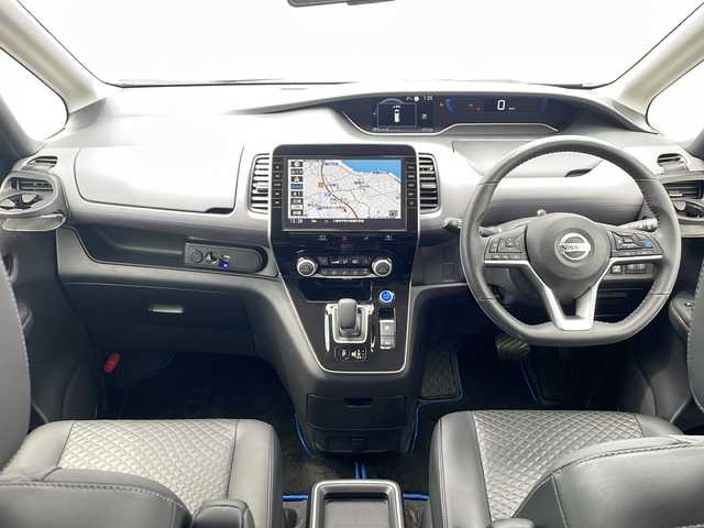 日産 セレナ e－パワー ハイウェイスター V 三重県 2021(令3)年 4.5万km ダイヤモンドブラック 純正10型ナビ/全周囲カメラ/両側パワースライドドア/純正デジタルインナーミラー/プロパイロット/ステアリングリモコン/BSM/ふらつき警報/オートライト/LEDヘッドライト/フォグライト/ビルトインETC/スペアキー/電動格納ミラー/禁煙車